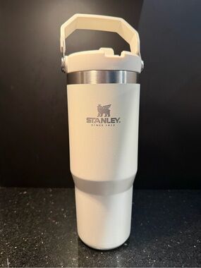 Stanley The IceFlow Flip Straw Tumbler Cream 30 OZ